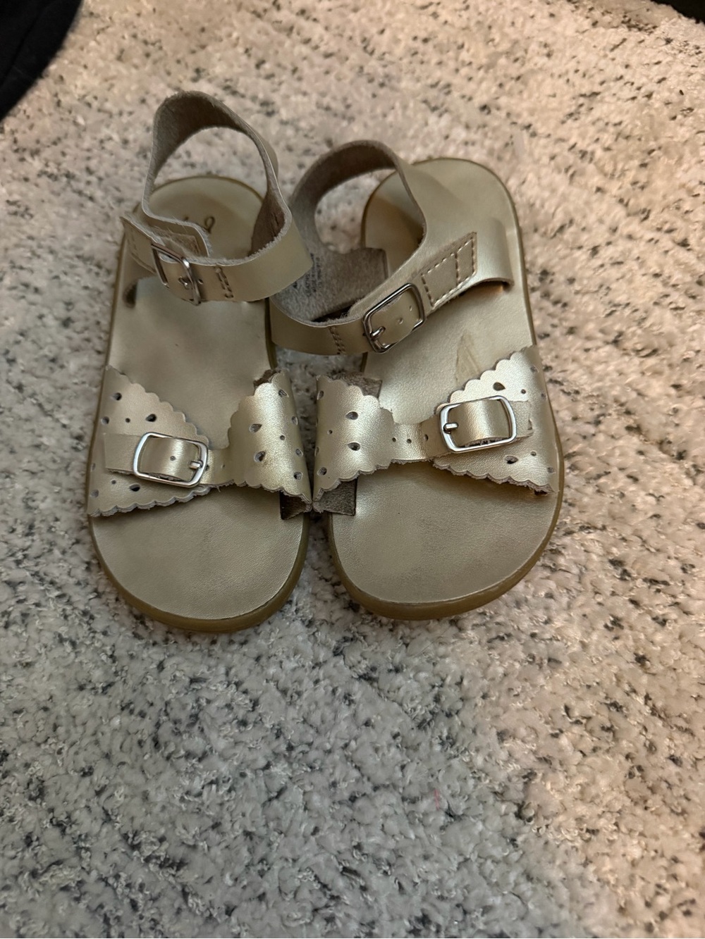 FootMates Metallic Gold Toddler Buckle Sandals Euc size 10
